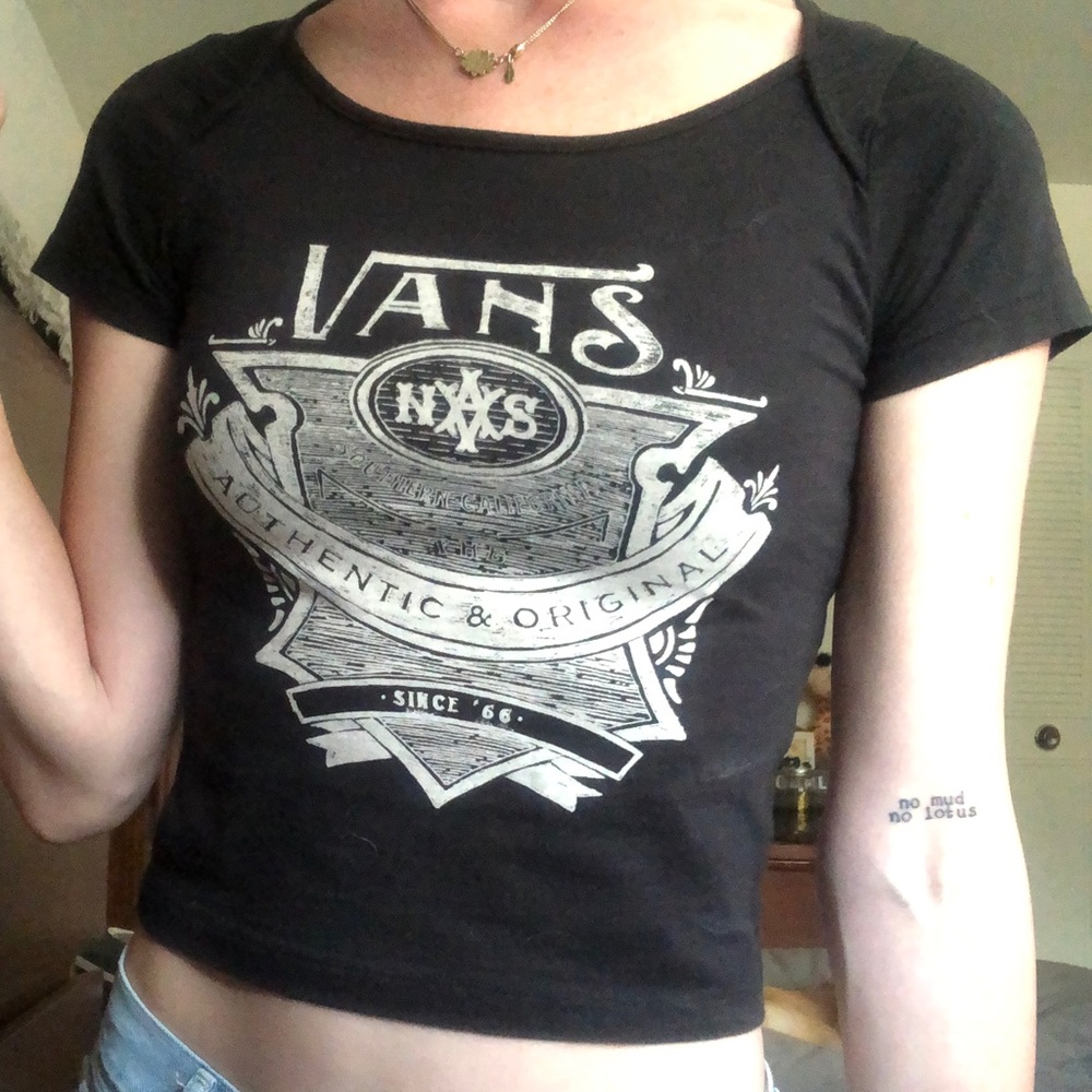‼️SOLD‼️ Vans • Women’s Crop Top T-Shirt 🖤